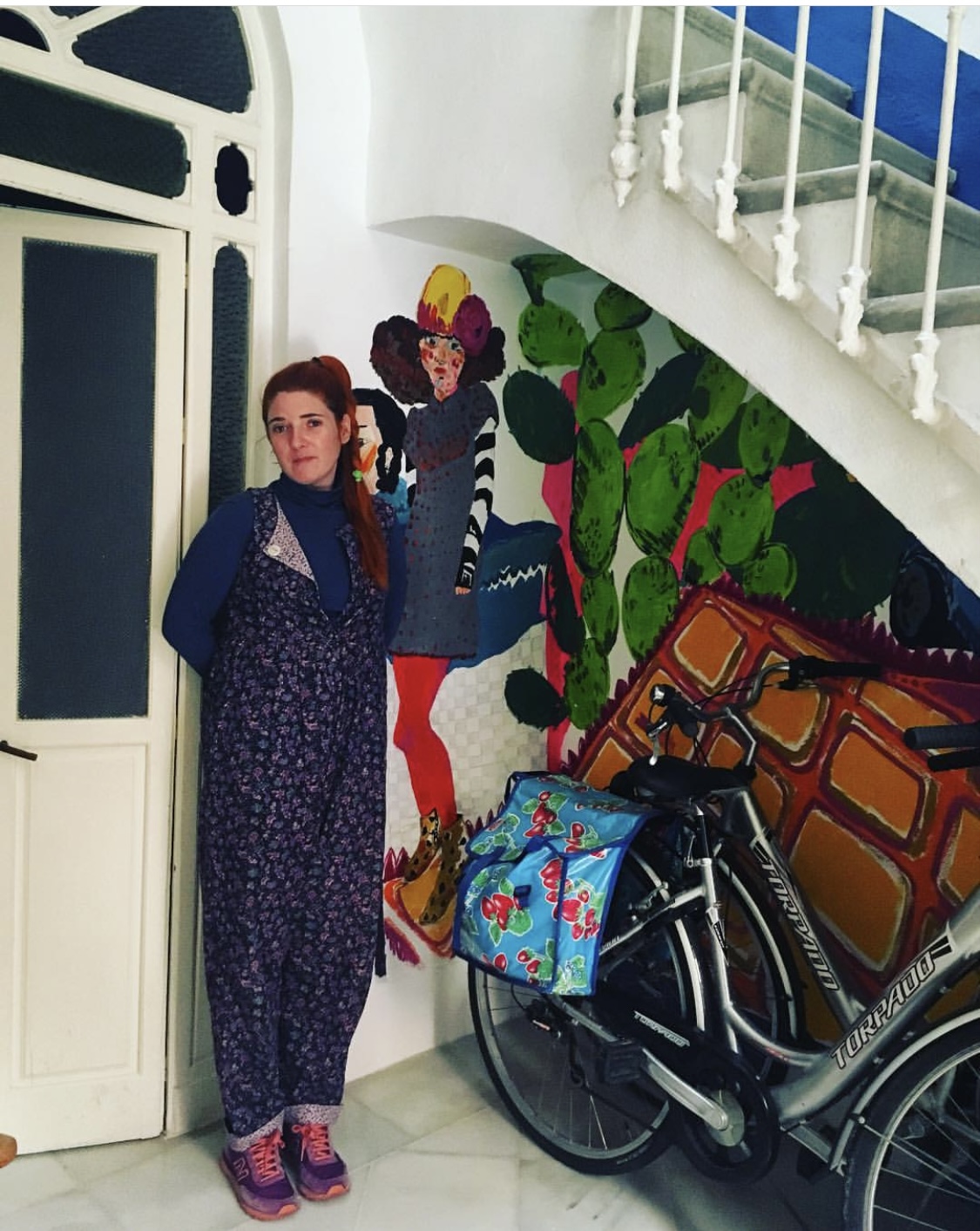 DEBAJO DE LA ESCALERA